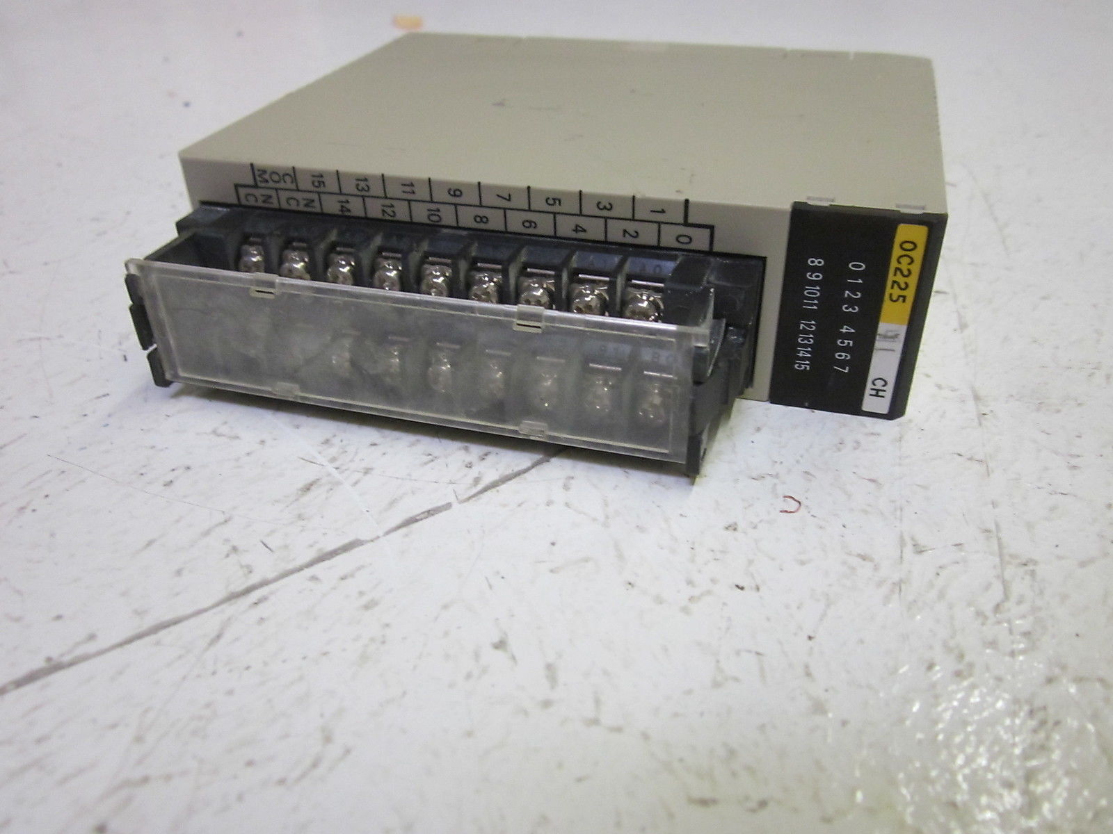 OMRON C200H-0C225 OUTPUT UNIT 250VAC *USED*