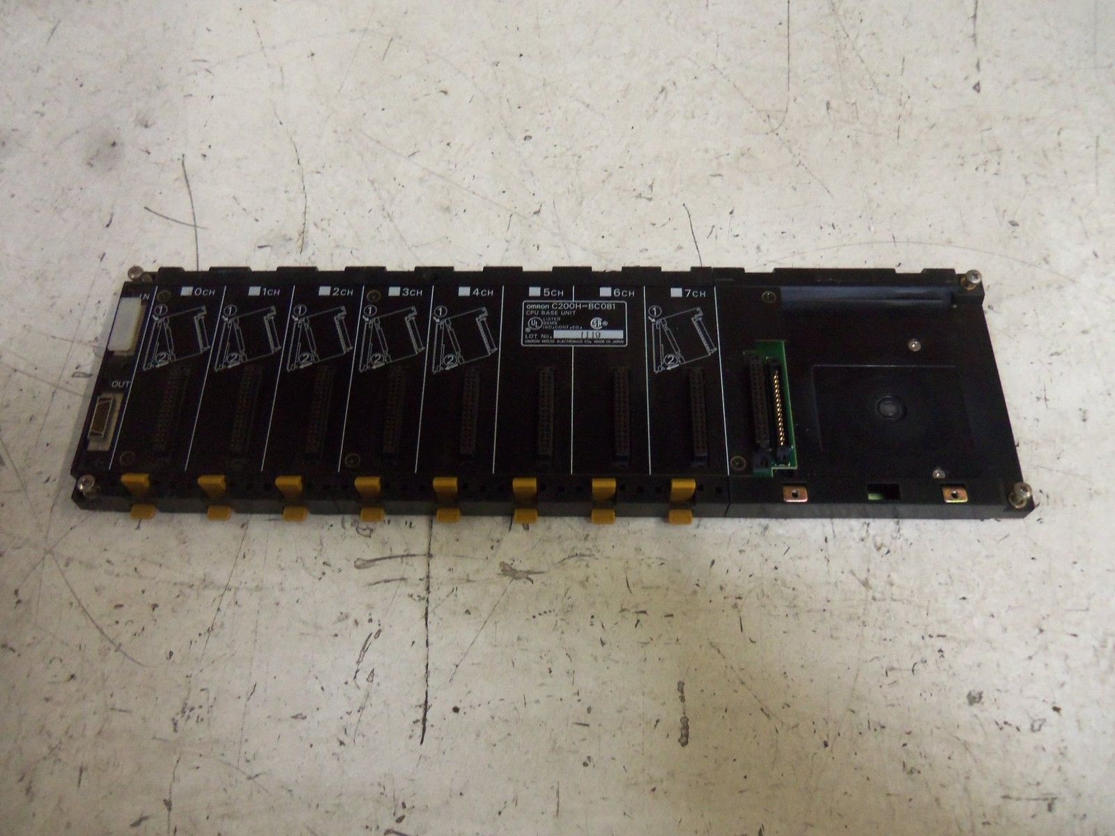 OMRON C200H-BC081 RACK 8SLOT CPU BASE UNIT *USED*
