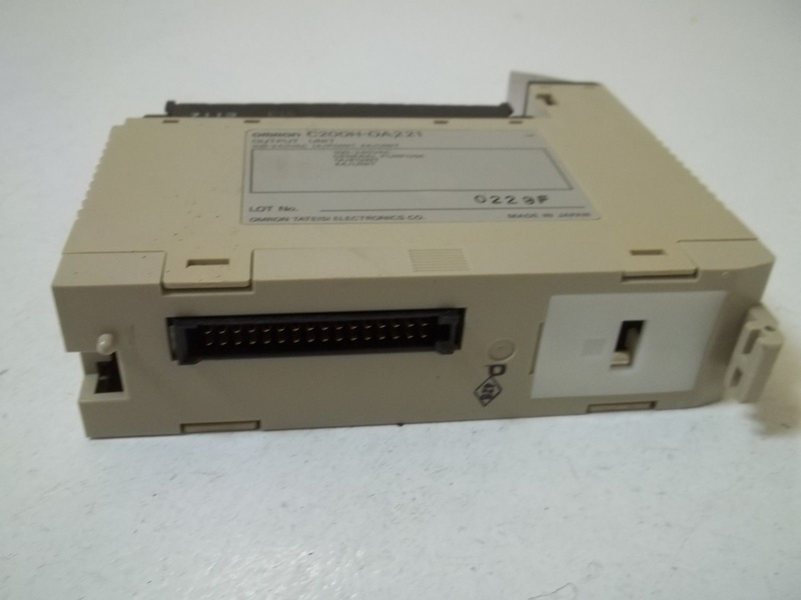 OMRON C200H-OA221 OUTPUT UNIT *USED*