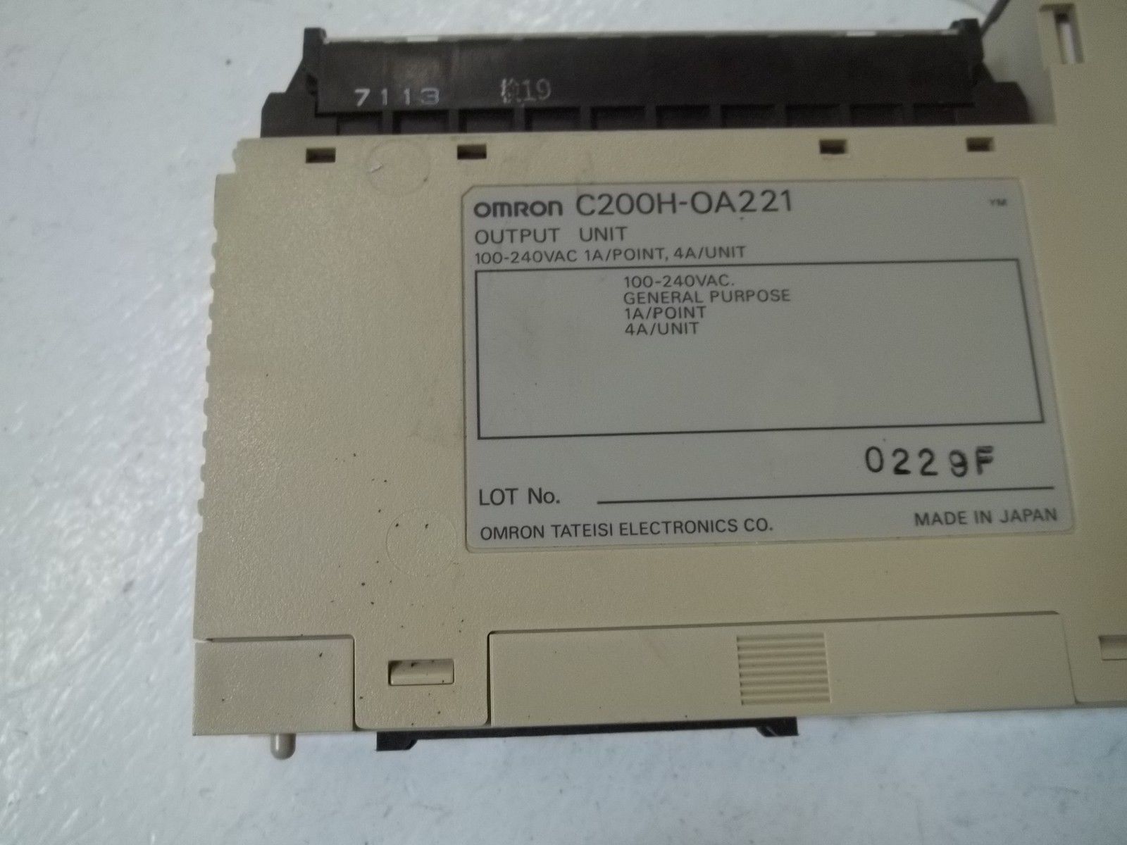 OMRON C200H-OA221 OUTPUT UNIT *USED*