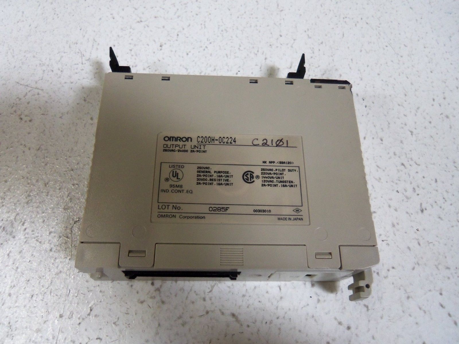 OMRON C200H-OC224 OUTPUT MODULE 8POINT RELAY AS IS