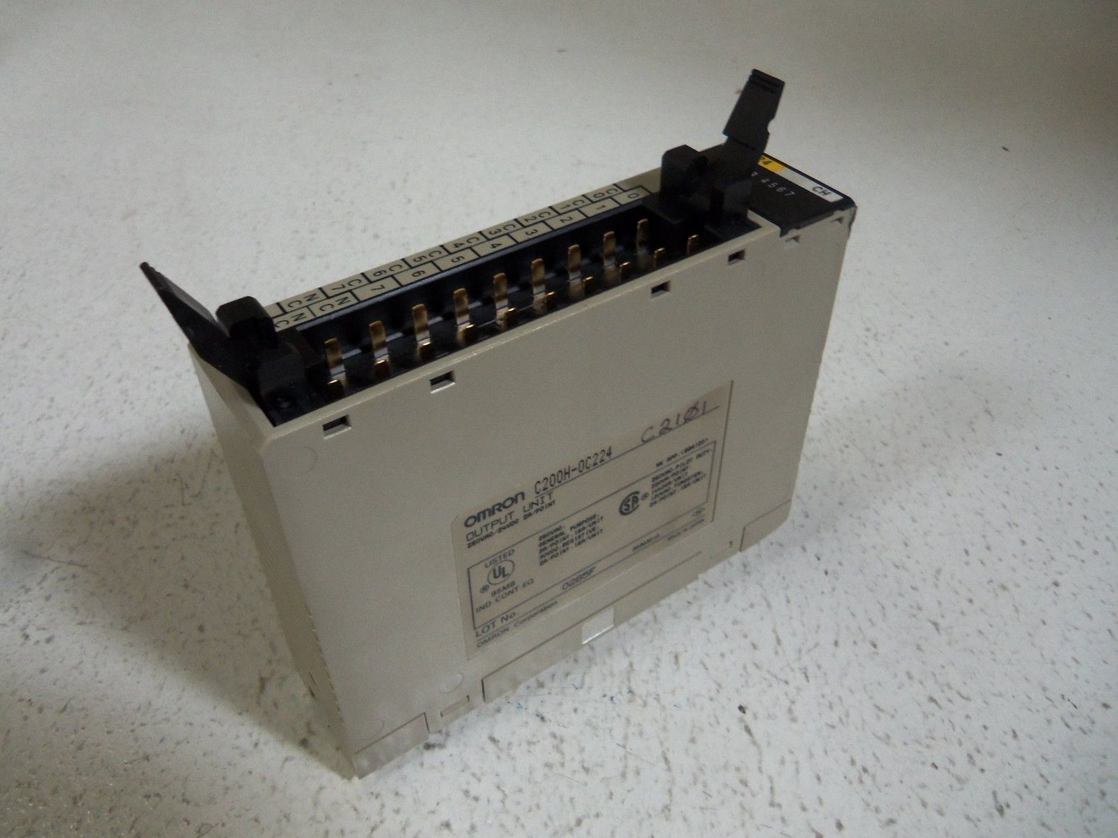 OMRON C200H-OC224 OUTPUT MODULE 8POINT RELAY AS IS