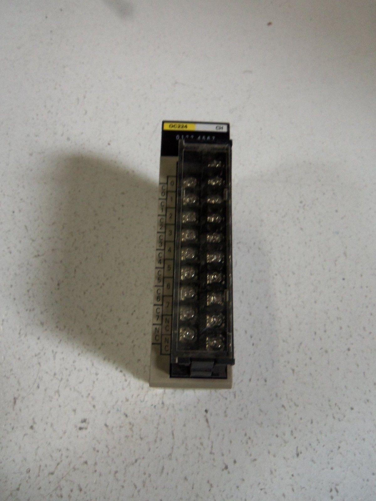 OMRON C200H-OC224 OUTPUT MODULE 8POINT RELAY  *USED*