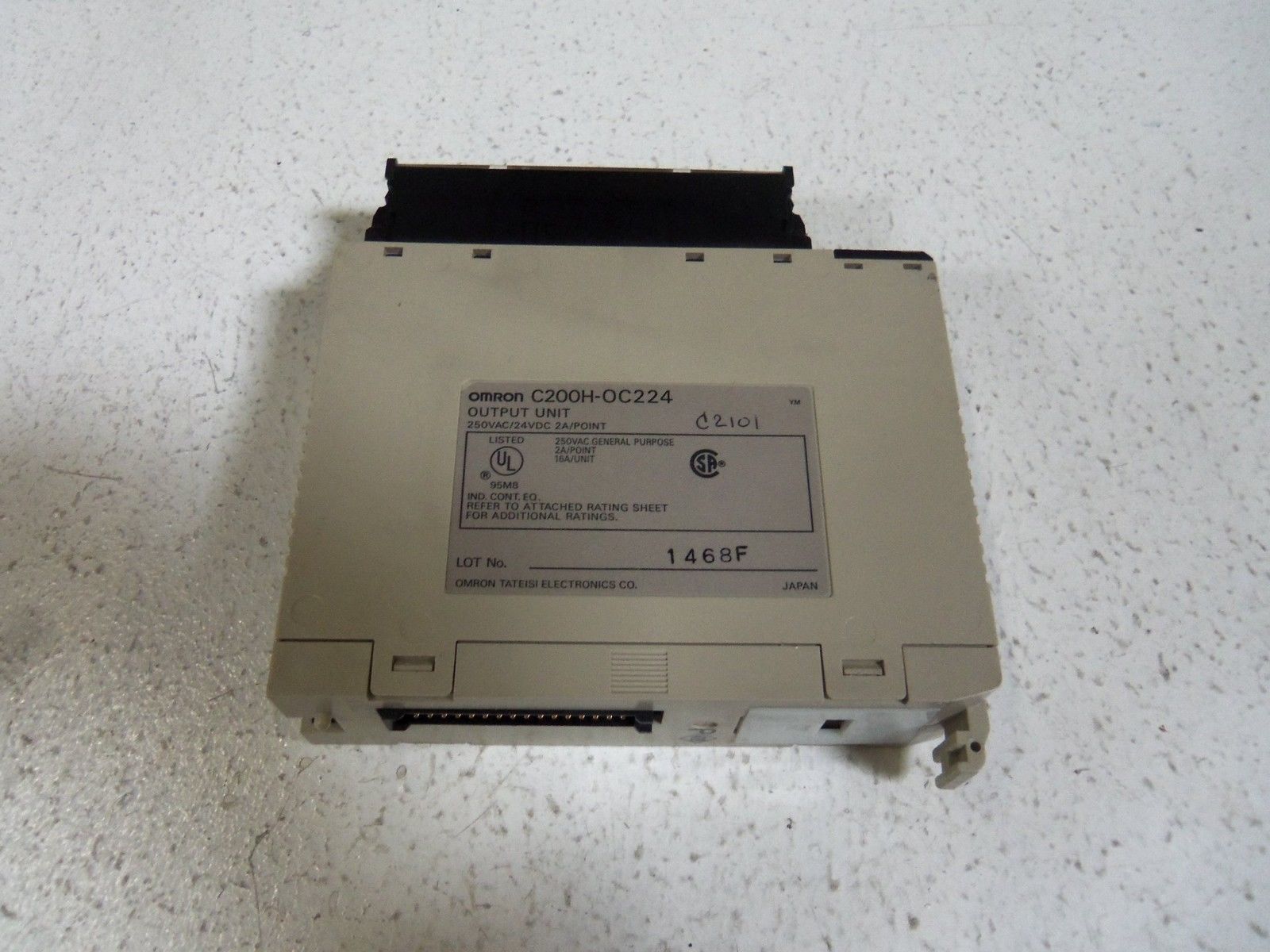 OMRON C200H-OC224 OUTPUT MODULE 8POINT RELAY  *USED*