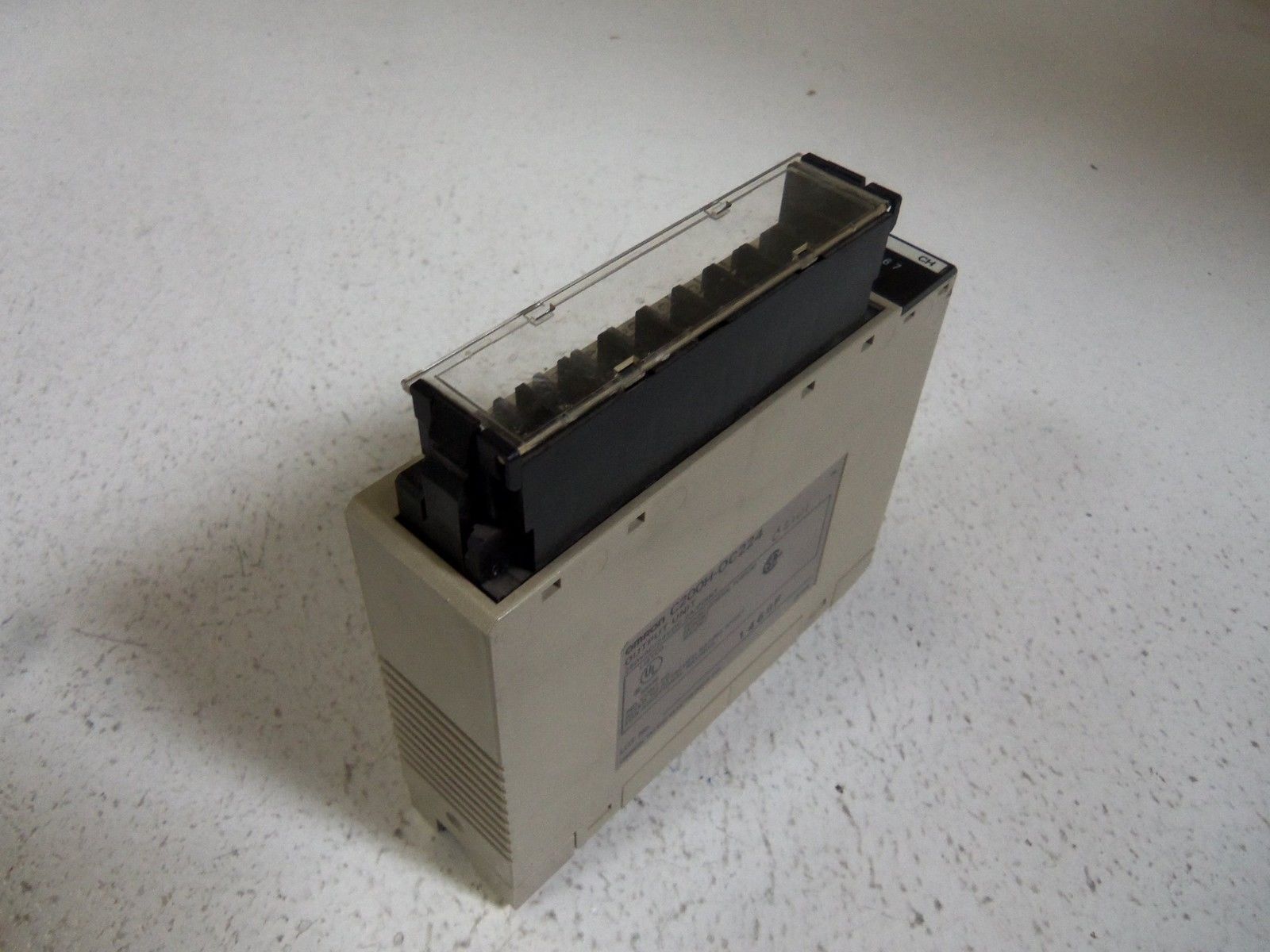 OMRON C200H-OC224 OUTPUT MODULE 8POINT RELAY  *USED*