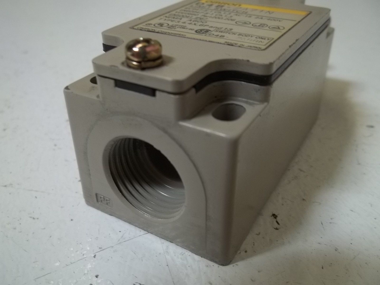 OMRON D4B-2A71N LIMIT SWITCH UNMP