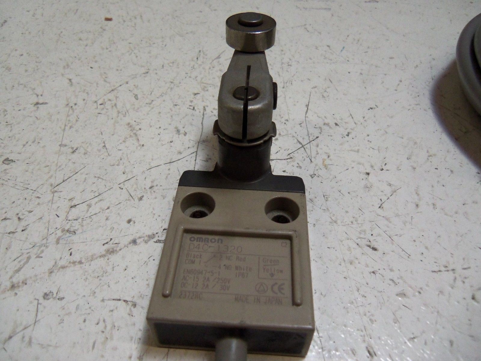 OMRON D4C -1320 LIMIT SWITCH UNMP