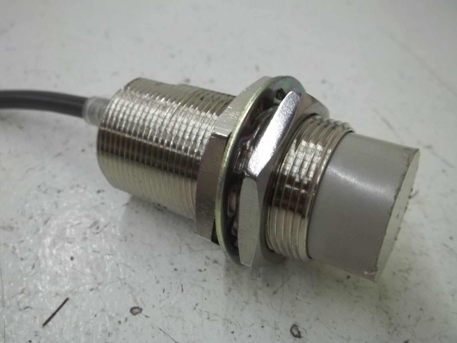OMRON E2E2-X18MB1 PROXIMITY SENSOR NSNP
