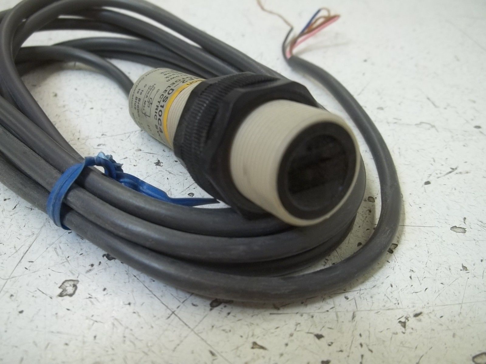 OMRON E3F2-DS10C4 PHOTOELECTRIC SENSOR UNMP