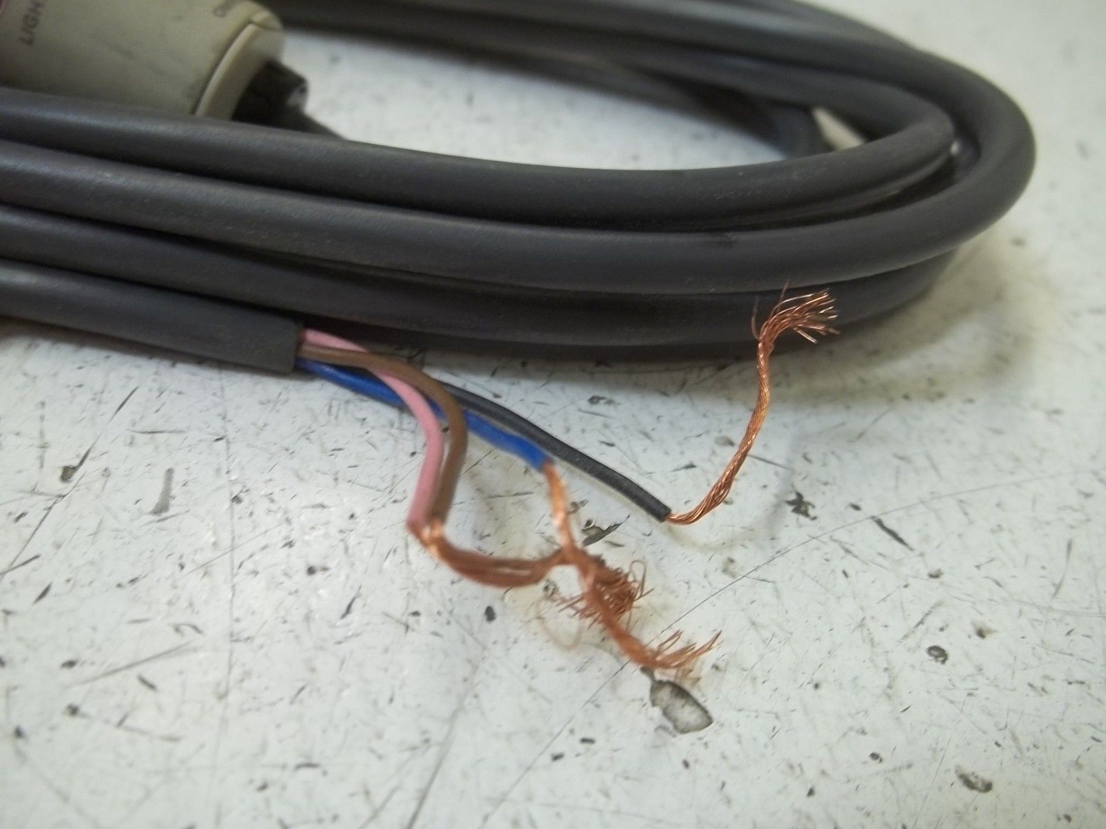 OMRON E3F2-DS10C4 PHOTOELECTRIC SENSOR UNMP