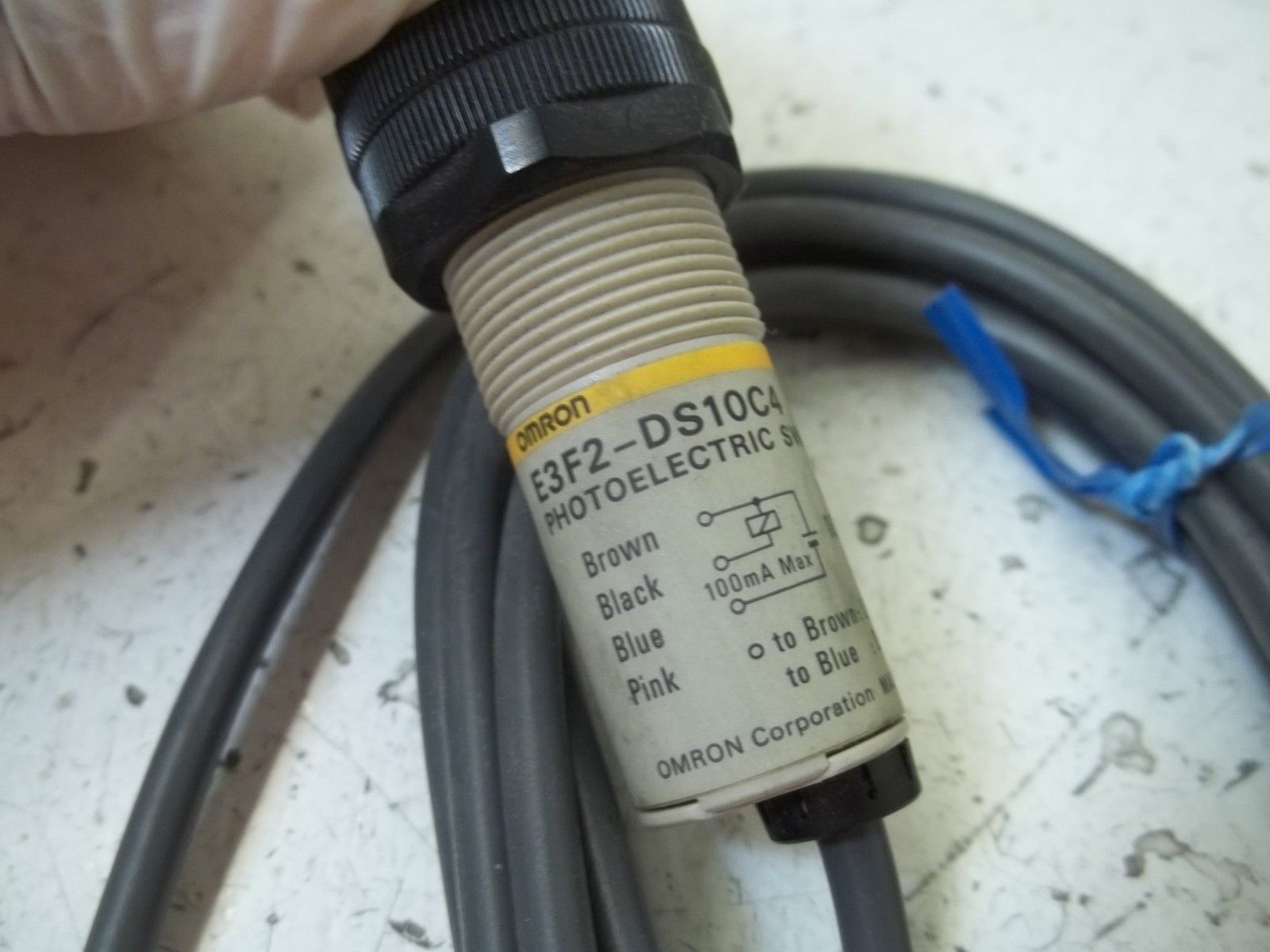 OMRON E3F2-DS10C4 PHOTOELECTRIC SENSOR UNMP