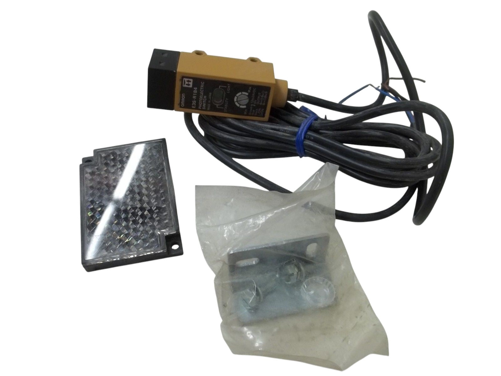 OMRON E3S-R1B4 PHOTOELECTRIC SWITCH UNMP