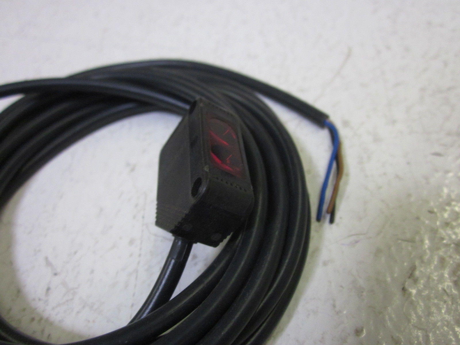 OMRON E3Z-B81 PHOTO SENSOR UNMP