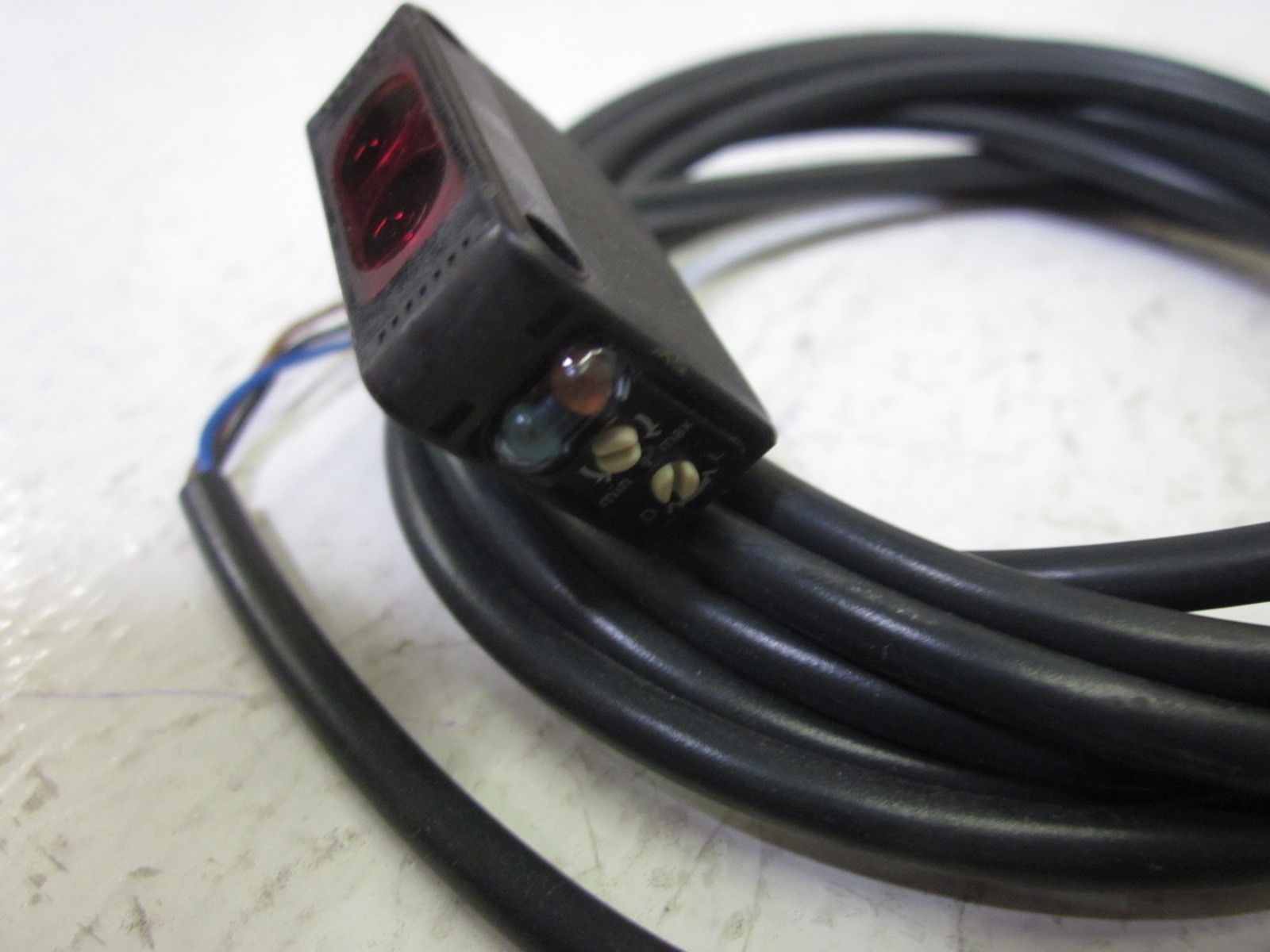 OMRON E3Z-B81 PHOTO SENSOR UNMP