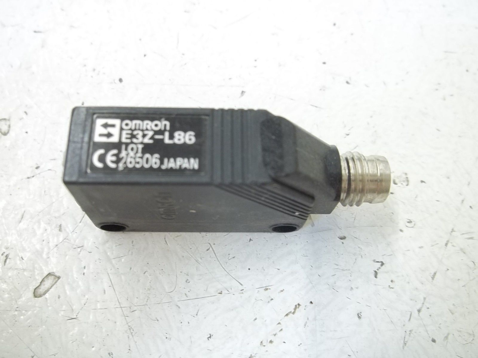 OMRON E3Z-L86 PHOTOELECTIC SENSOR SWITCH UNMP
