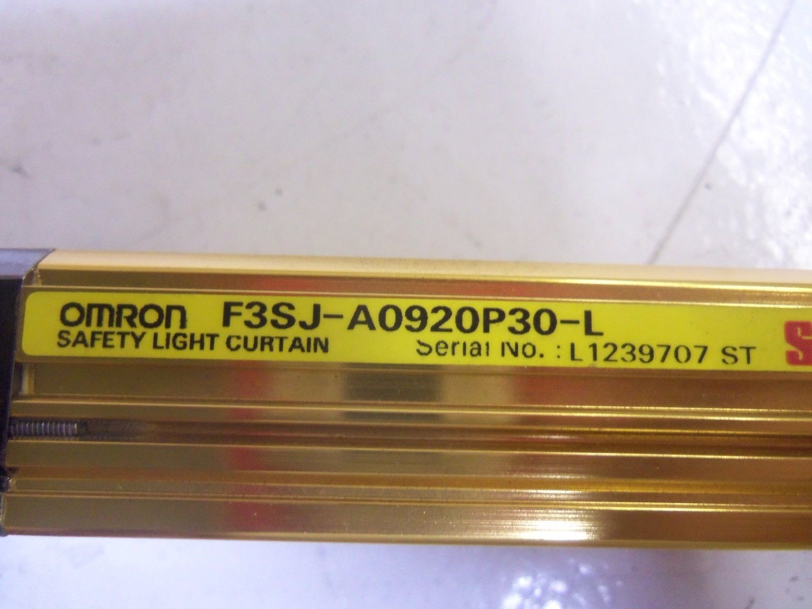 OMRON F3SJ-A0920P30-L LIGHT CURTAIN (MISSING ACCESSORIES)  NSNP
