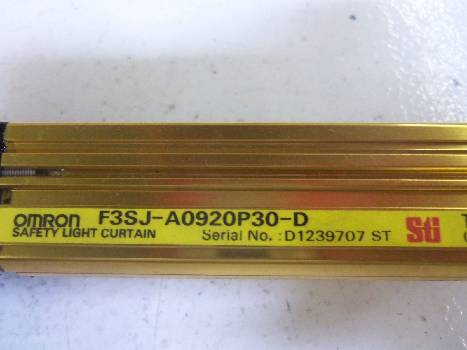 OMRON F3SJ-A0920P30-D LIGHT CURTAIN (MISSING ACCESSORIES)  NSNP