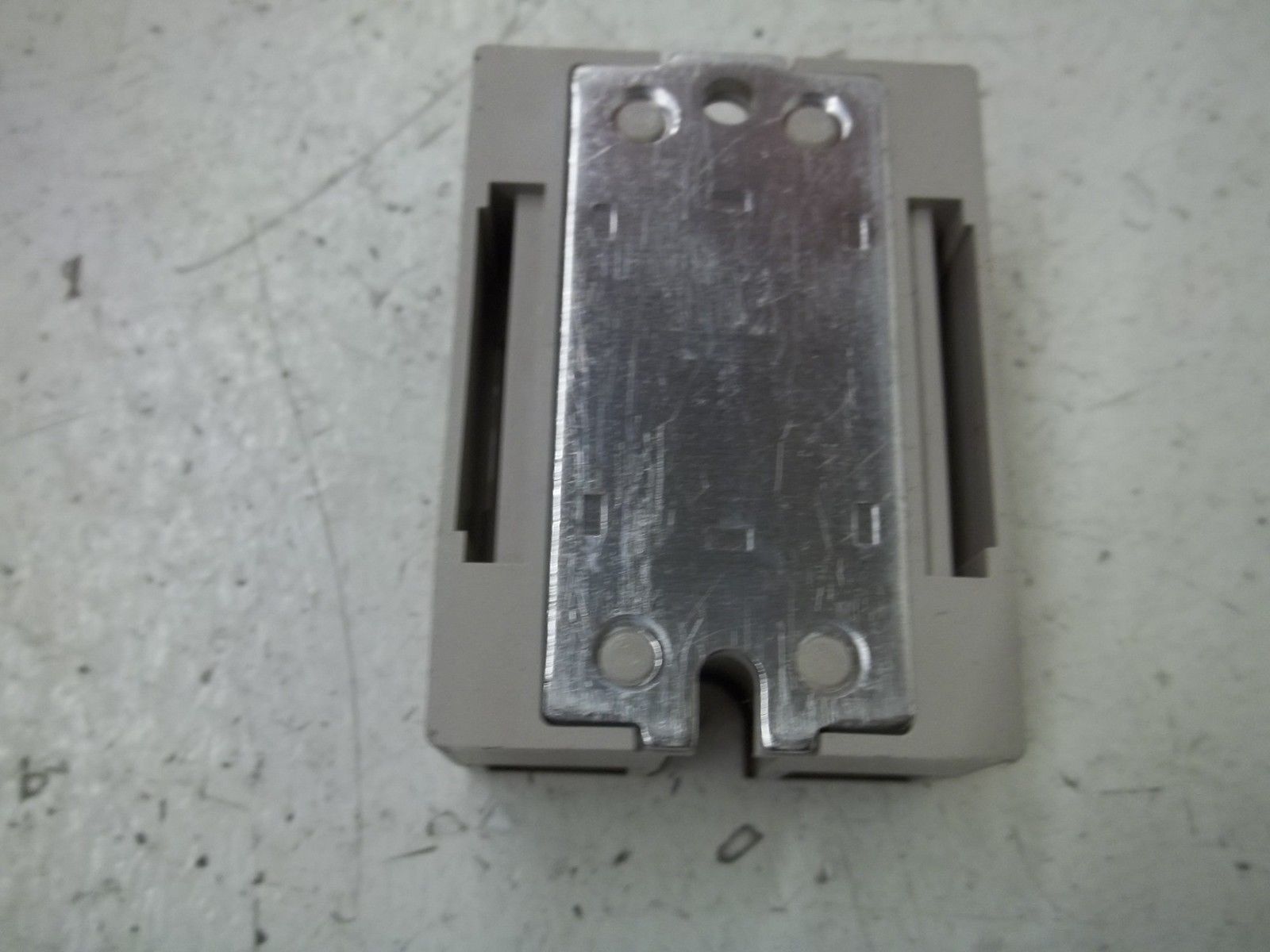 OMRON G3NA-210B-UTU SOLID STATE RELAY 5-24VDC *USED*