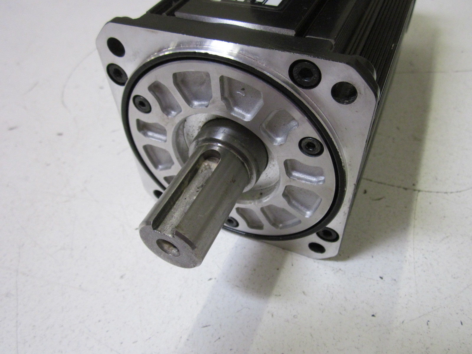 OMRON R88M-W1K5630H-BS2 UNMP