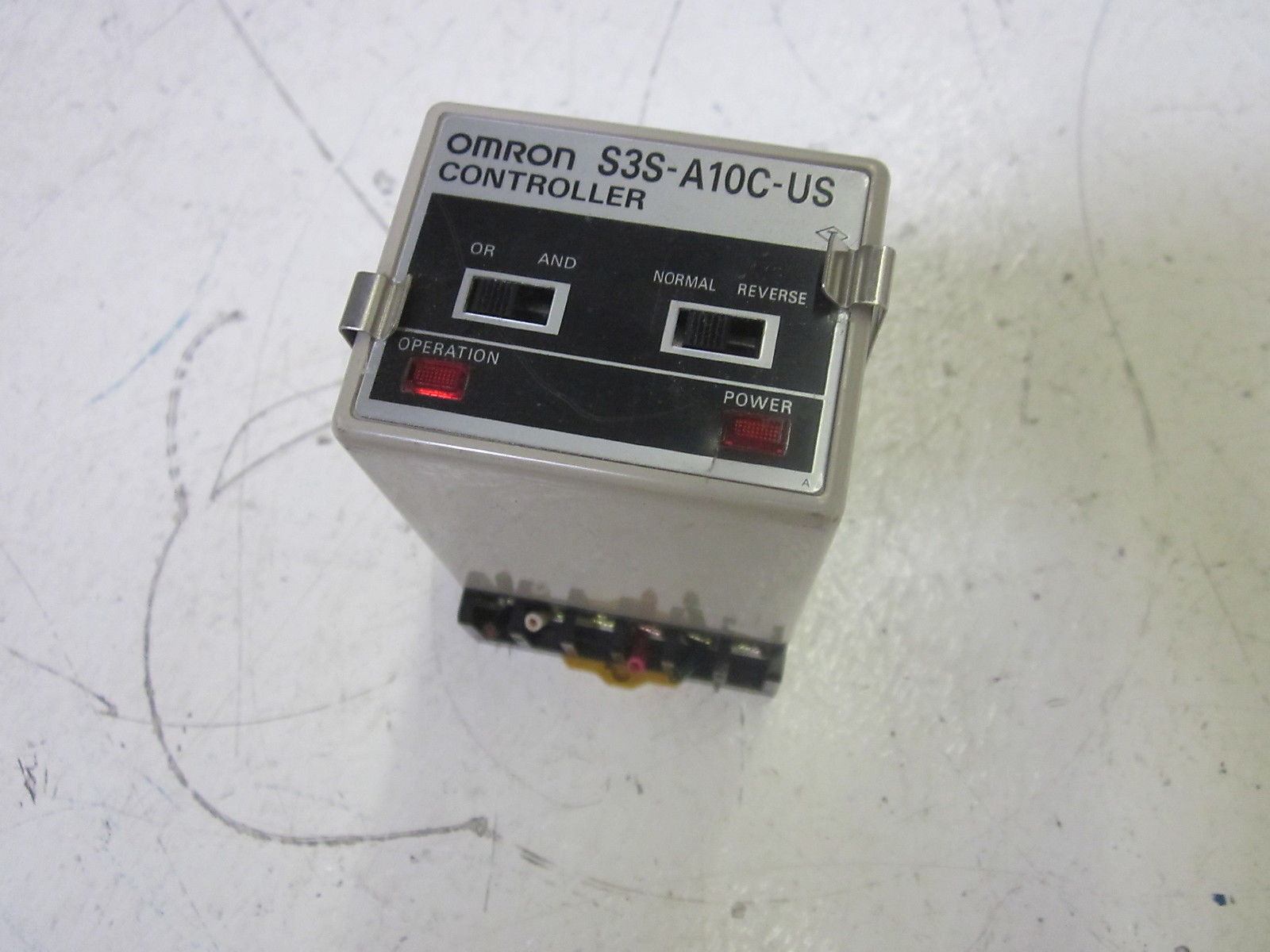 OMRON S3S-A10C-US SENSOR CONTROL 120/240V UNMP