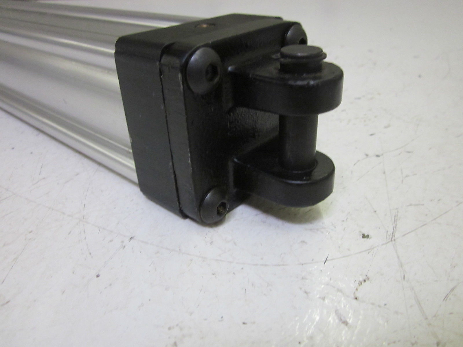 PARKER 02.00 CBC2MLUS38AC 18.00 CYLINDER 250PSI UNMP