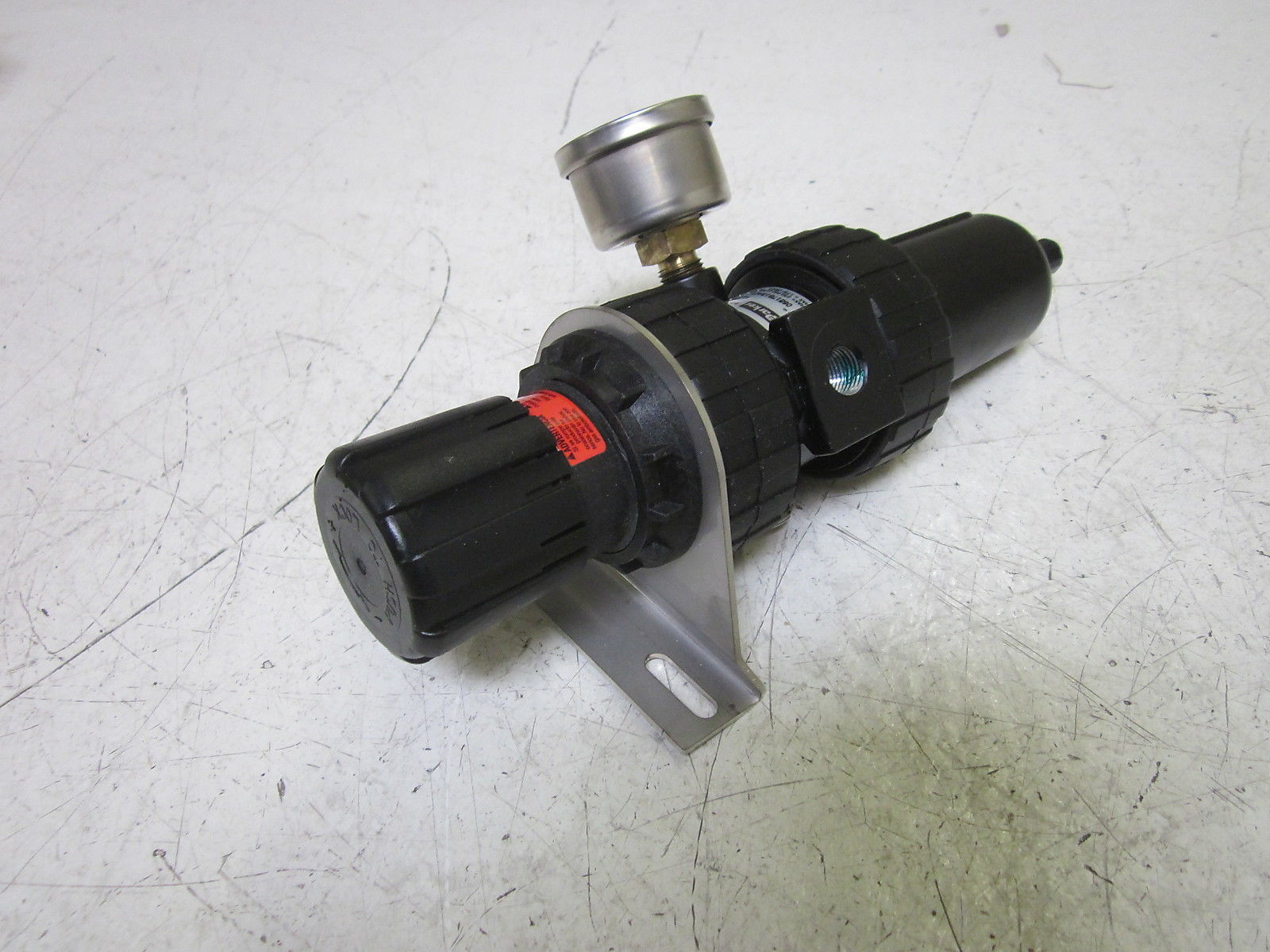 PARKER 06E17B13AC1 FILTER/REGULATOR W/ 0-10 BAR GAUGE  UNMP
