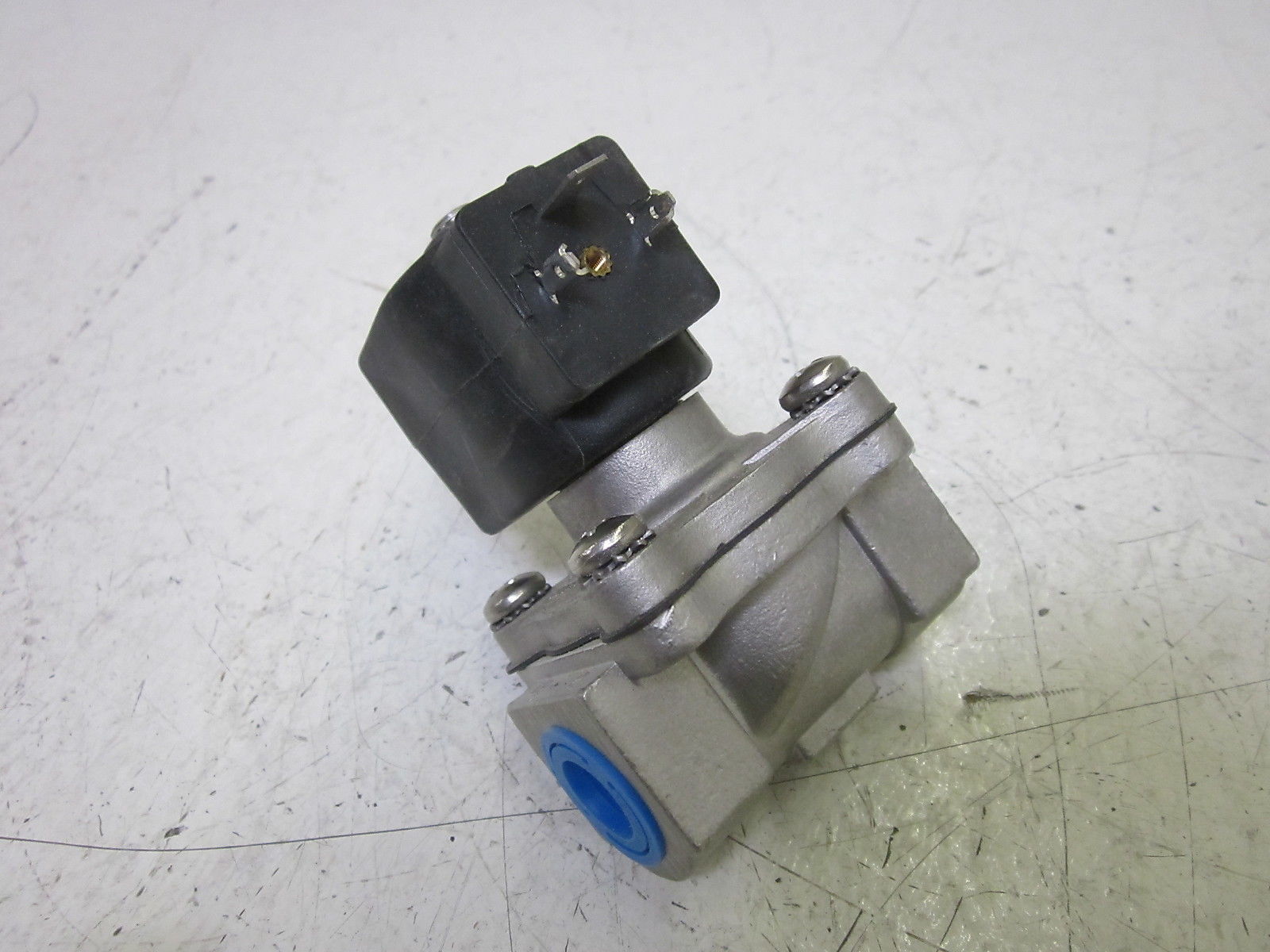 PARKER 72218RN3TV00N0D100P3 VALVE 110/120V UNMP