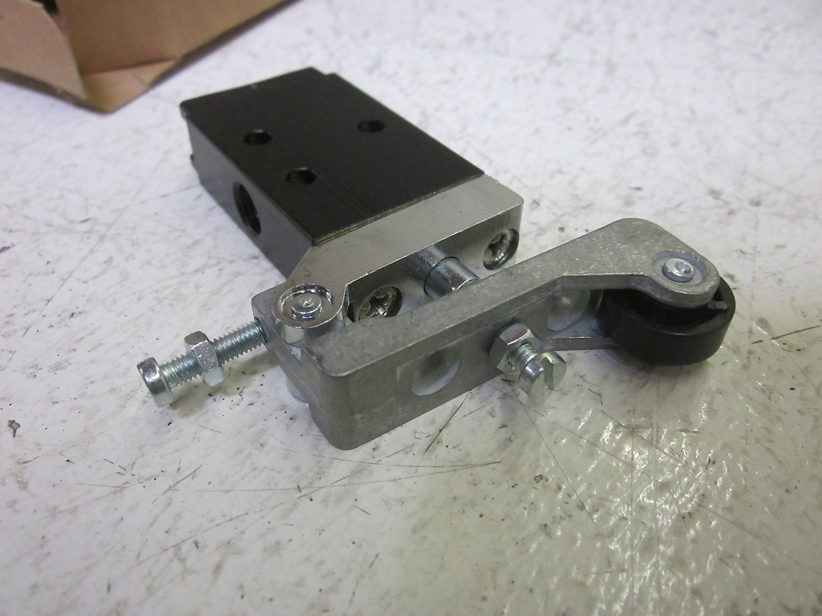 PARKER D14211000 SPOOL VALVE 3-WAY 2-POSITION NSMP