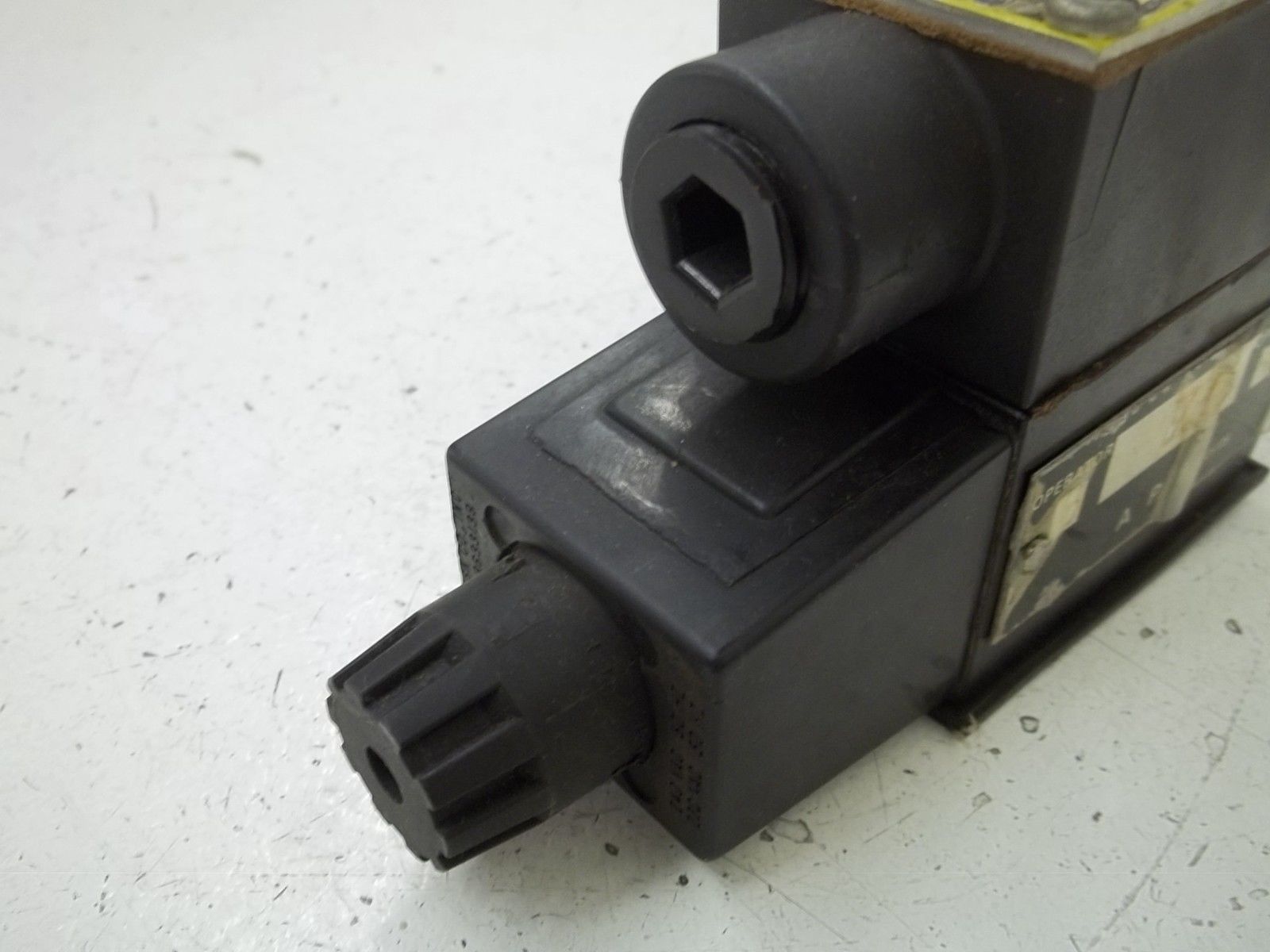 PARKER D1VM20BT40 SOLENOID VALVE NSNP