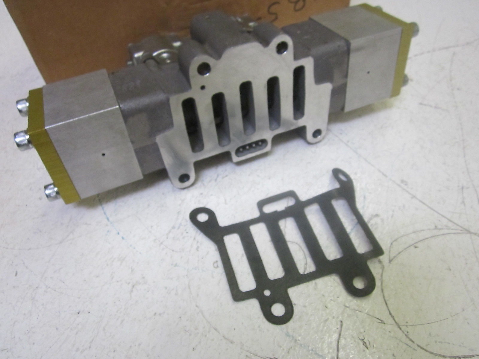 PARKER L6658922149 VALVE  UNMP