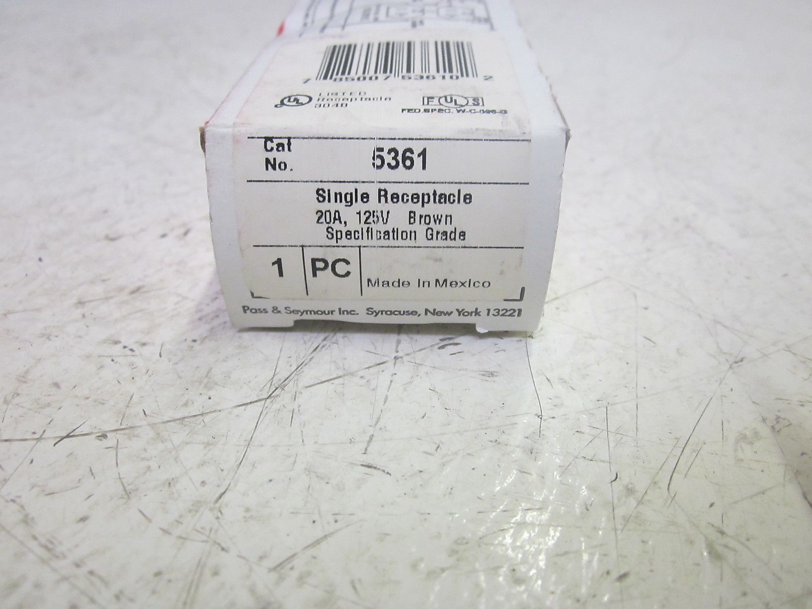 PASS & SEYMOUR 5361 SINGLE RECEPTACLE 20A 125V *NEW IN BOX*