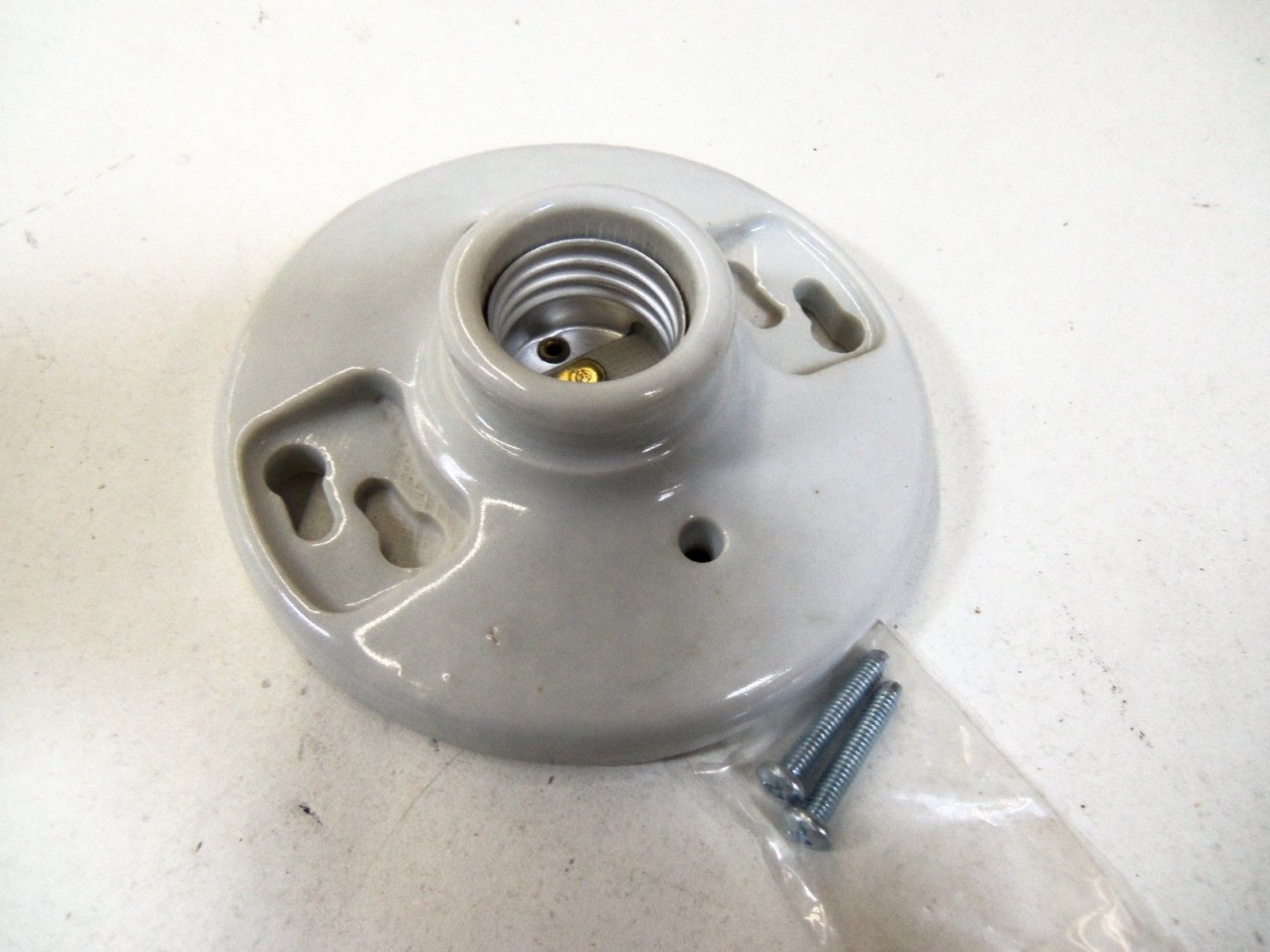 PASS & SEYMOUR LEGRAND 272 KEYLESS LAMP HOLDER PORCELAIN NSMP