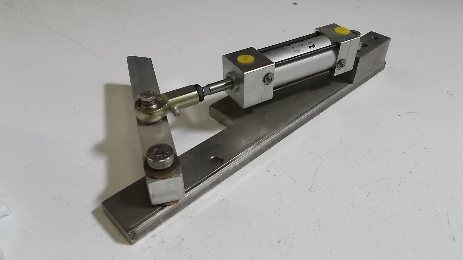 PHD PNEUMATIC CYLINDER AVP 1 1/8 X 2-D (AS PICTURED) UNMP