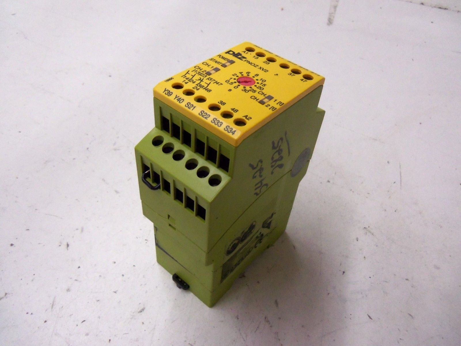 PILZ PNOZ XV2 30/40VDC 2S 2Sz UNMP