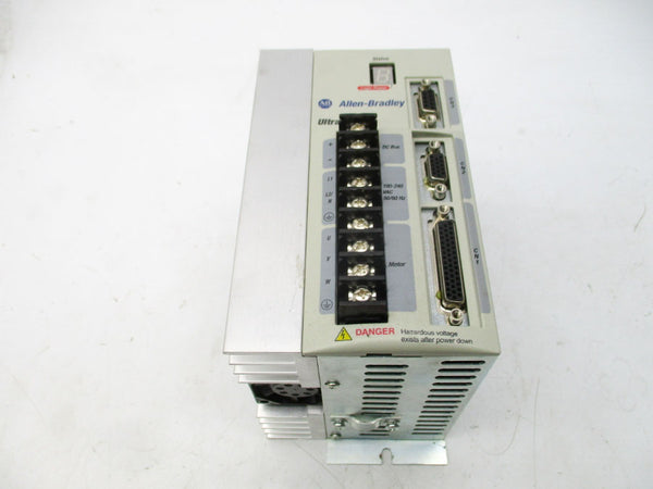 ALLEN BRADLEY 2098-DSD-020 SER. C F/W V1.60 120/240VAC 18A UNMP