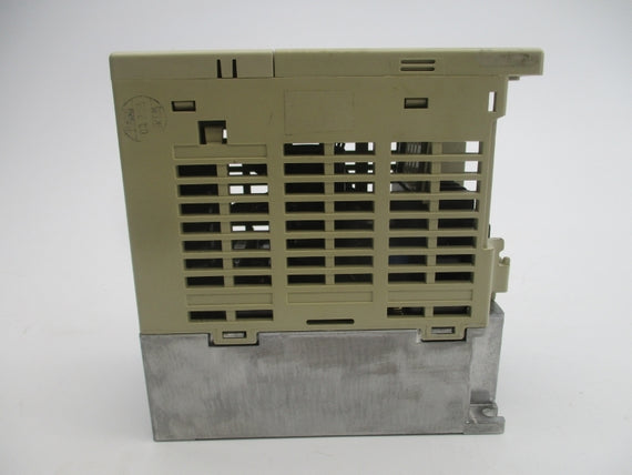 YASKAWA CIMR-V7CCB0P4 200-240V 7.4A UNMP
