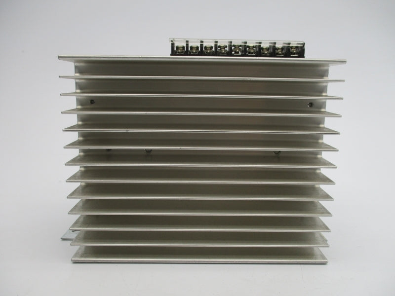ALLEN BRADLEY 2098-DSD-010 SER. B F/W V1.32 120/240VAC 9A UNMP