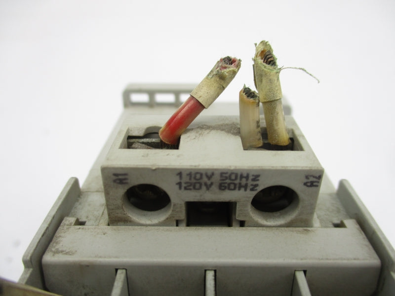 ALLEN BRADLEY 700-CF220D SER. A 110/120V (AS PICTURED) UNMP