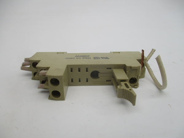 OMRON P2RF-08-E 250V 5A (AS PICTURED) UNMP