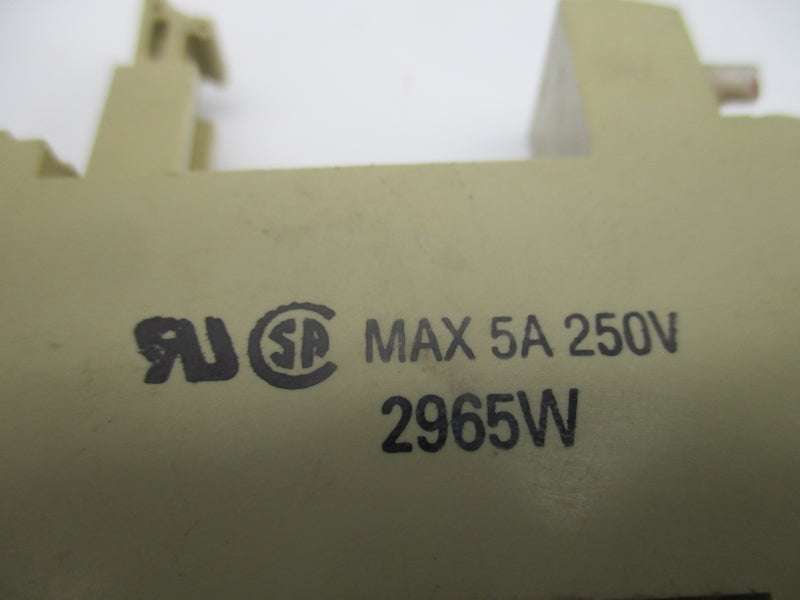 OMRON P2RF-08-E 250V 5A (AS PICTURED) UNMP