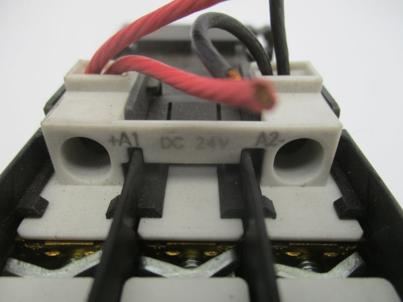 SIEMENS 3RT1026-1BB40 24VDC (AS PICTURED) UNMP