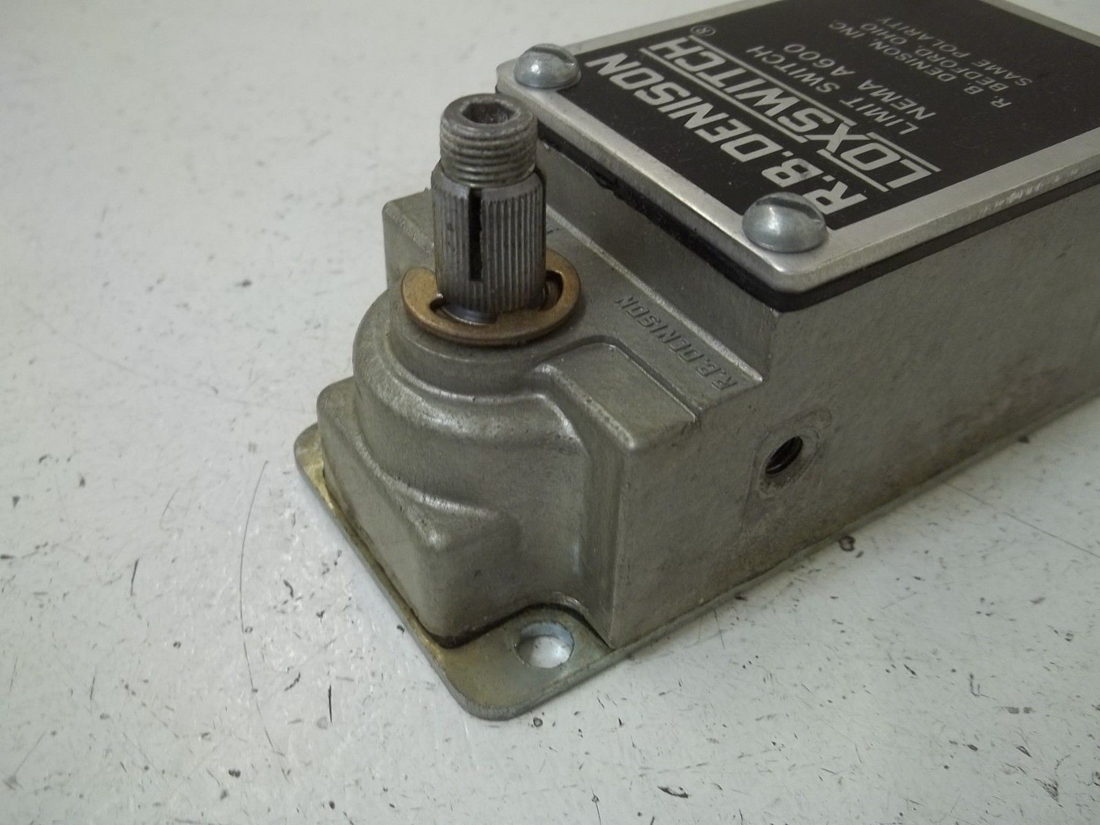 R.B. DENSION L100WDR LIMIT SWITCH UNMP