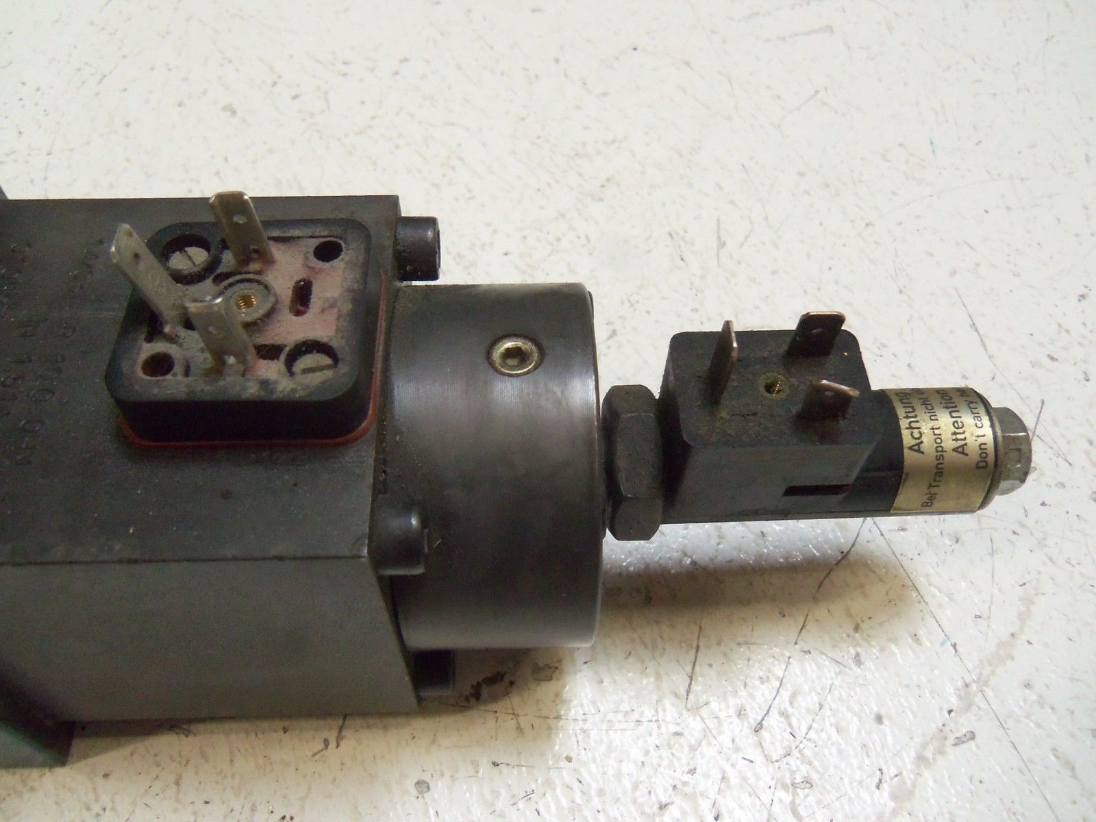 REXROTH 4WRE10EA16-14/24K4/M DIRECTIONAL VALVE UNMP