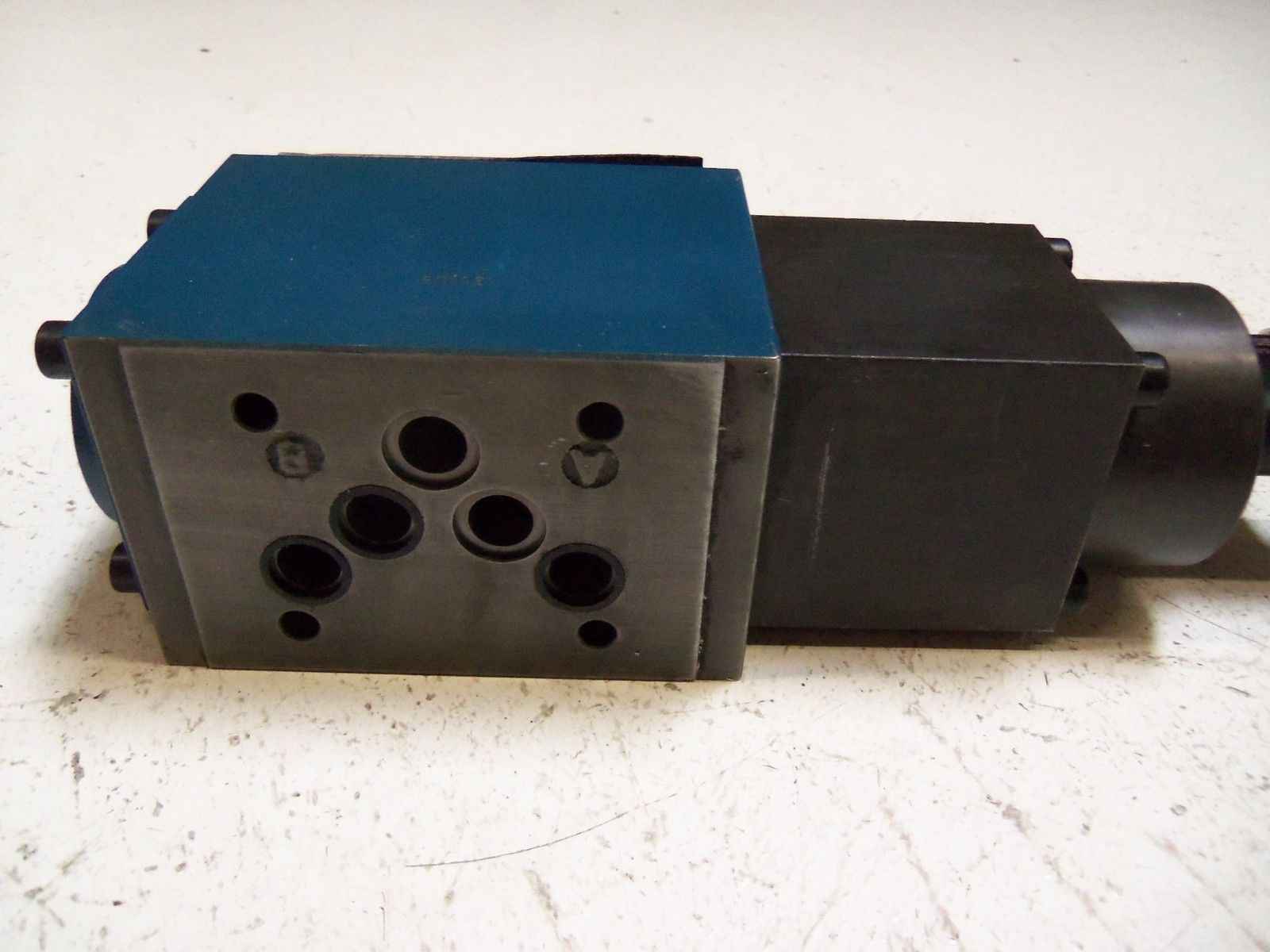 REXROTH 4WRE10EA16-14/24K4/M DIRECTIONAL VALVE UNMP