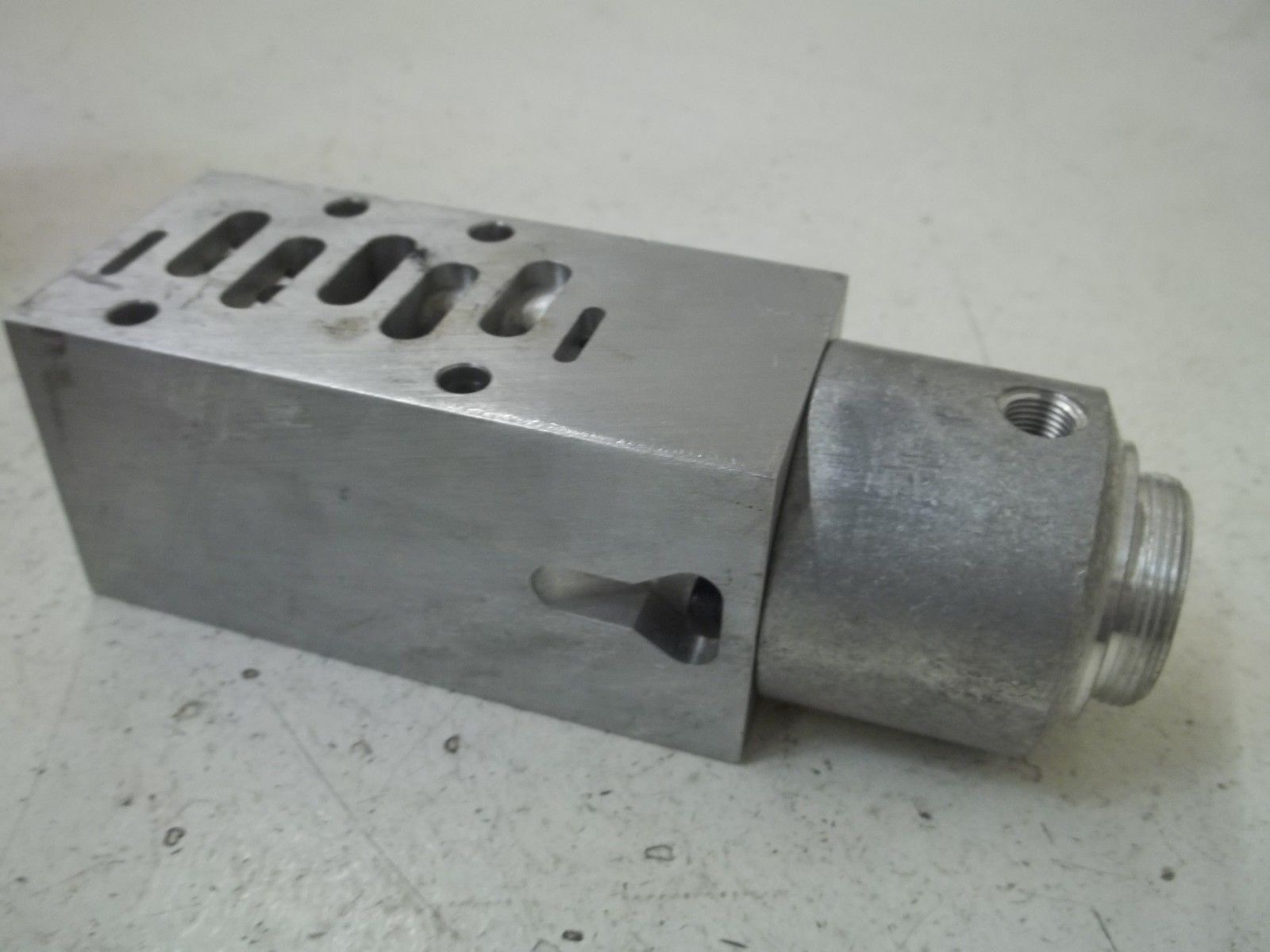 RM2A-4-TP VALVE UNMP