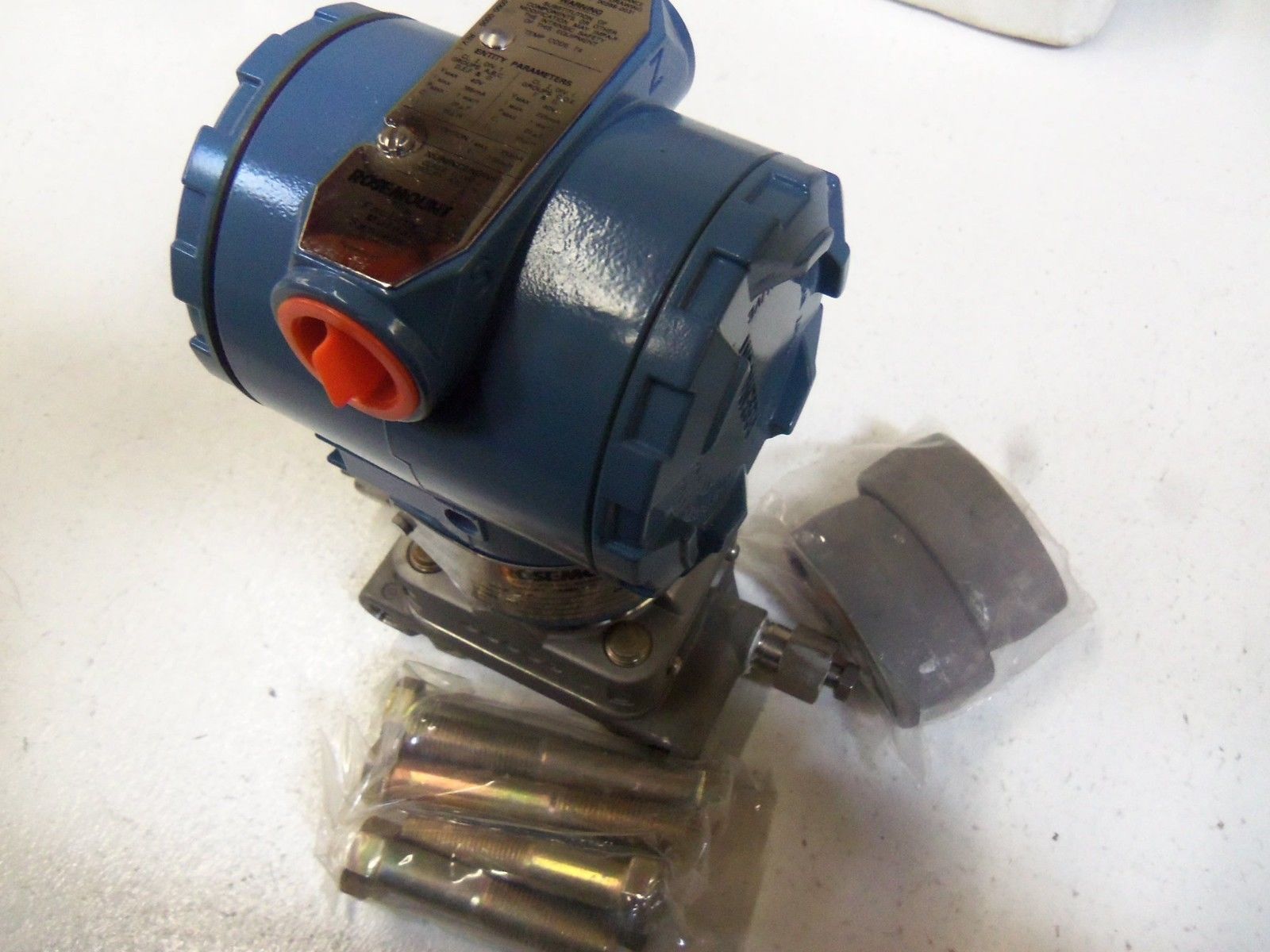 ROSEMOUNT TRANSMITTER 3051CD1A22A1AB415 ( AS PICTURED) NSNP