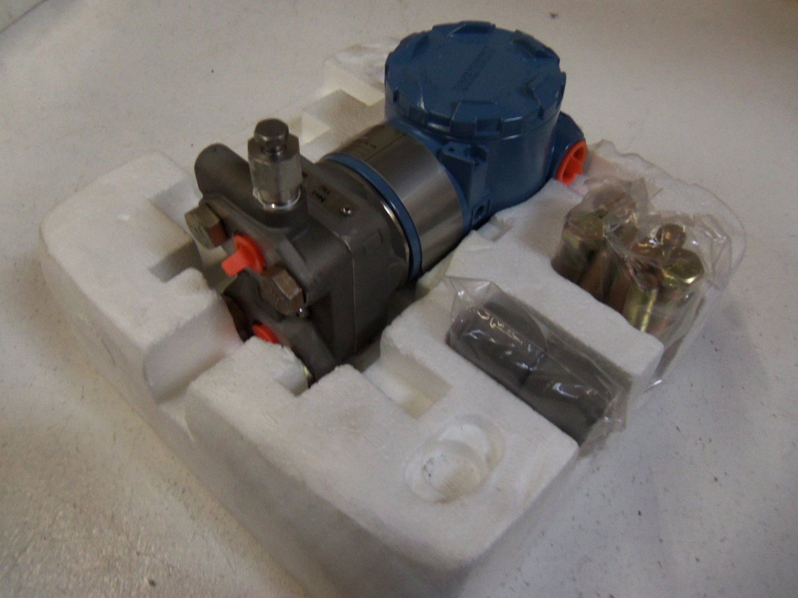 ROSEMOUNT TRANSMITTER 3051CD1A22A1AB415 ( AS PICTURED) NSNP