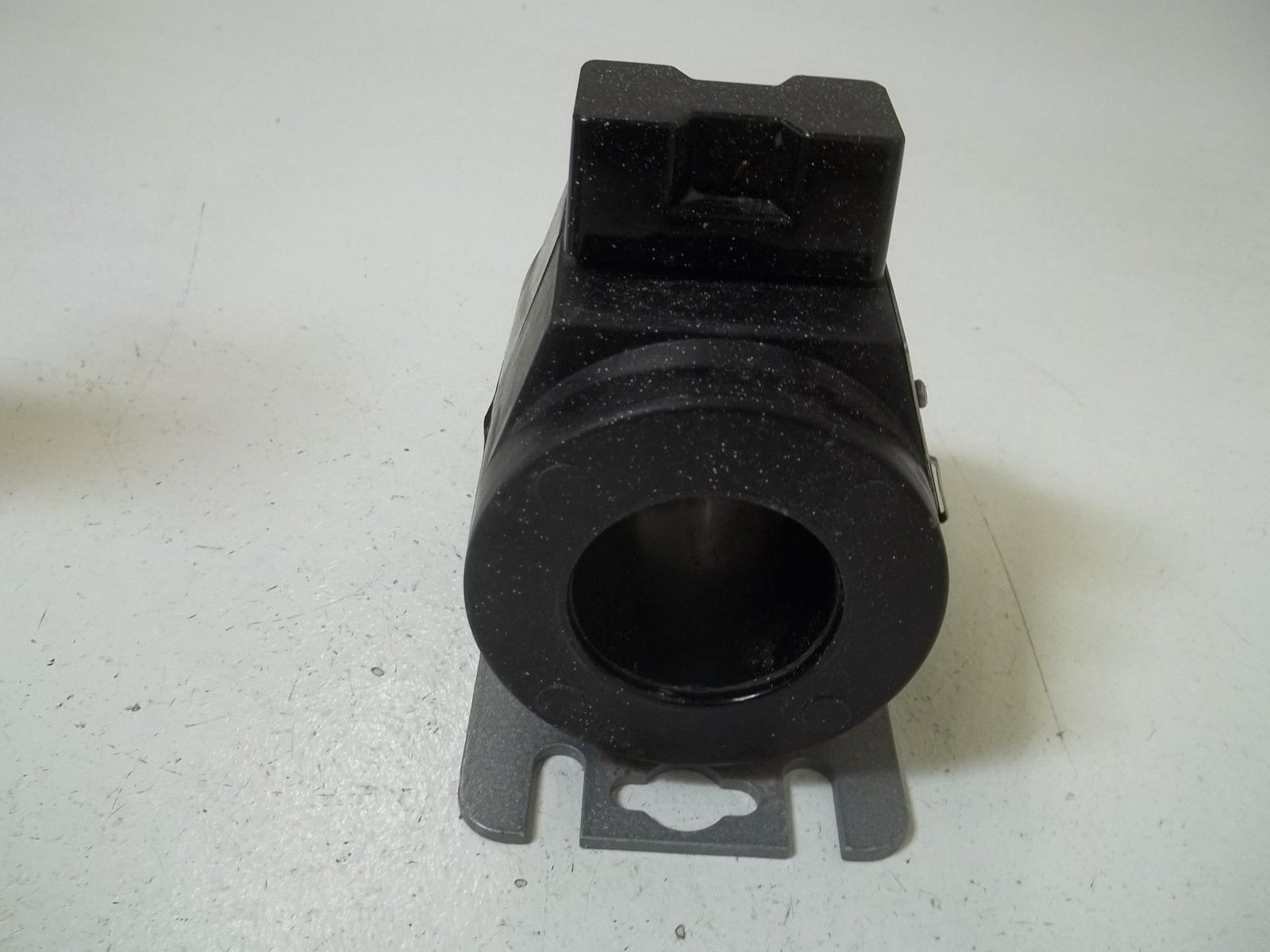 SAGAMO 72351-003 CURRENT TRANSFORMER 400:5A UNMP