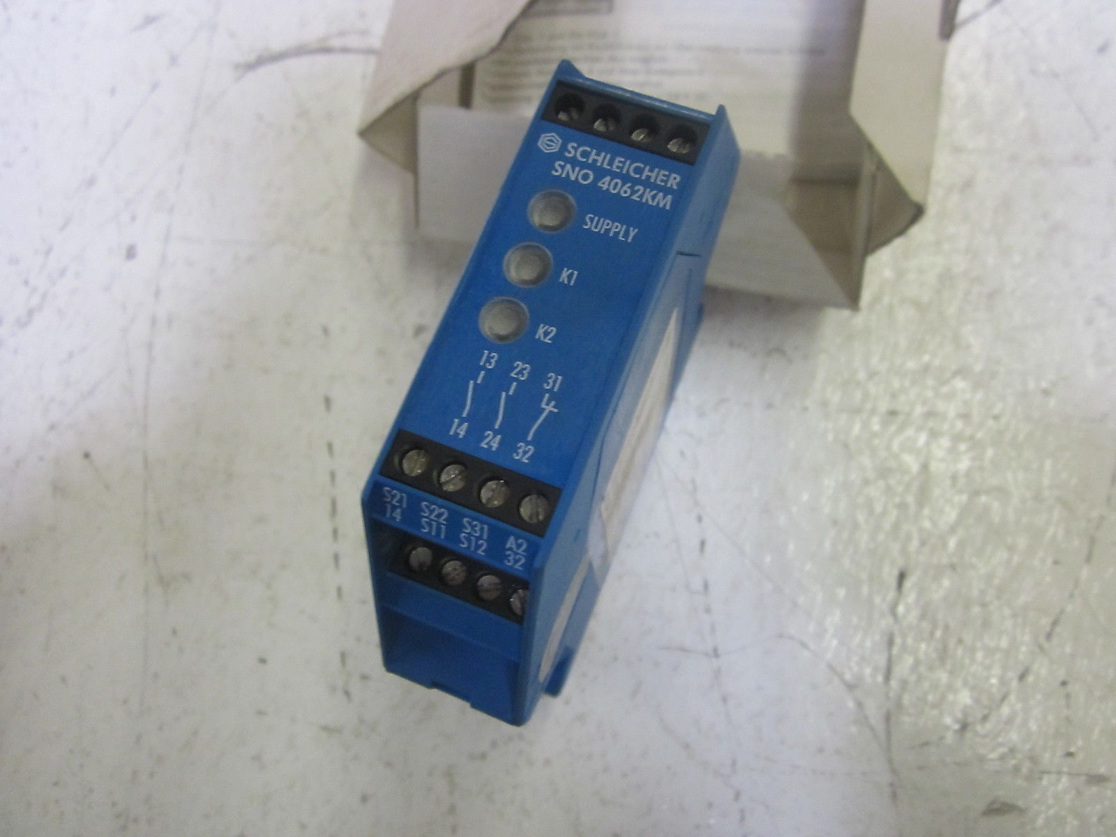 SCHLEICHER SNO 4062KM SAFETY RELAY 24V UNMP