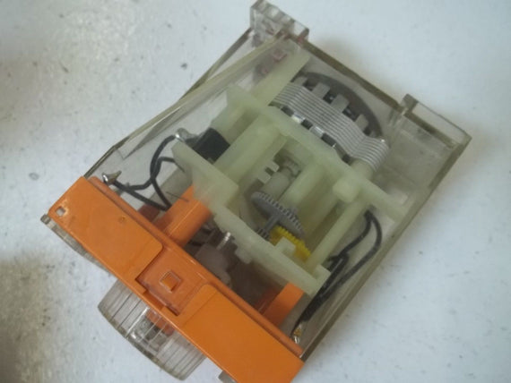 SCHLEICHER SZM 51 RELAY 220V 1-30S 500W 250V-6A *USED*